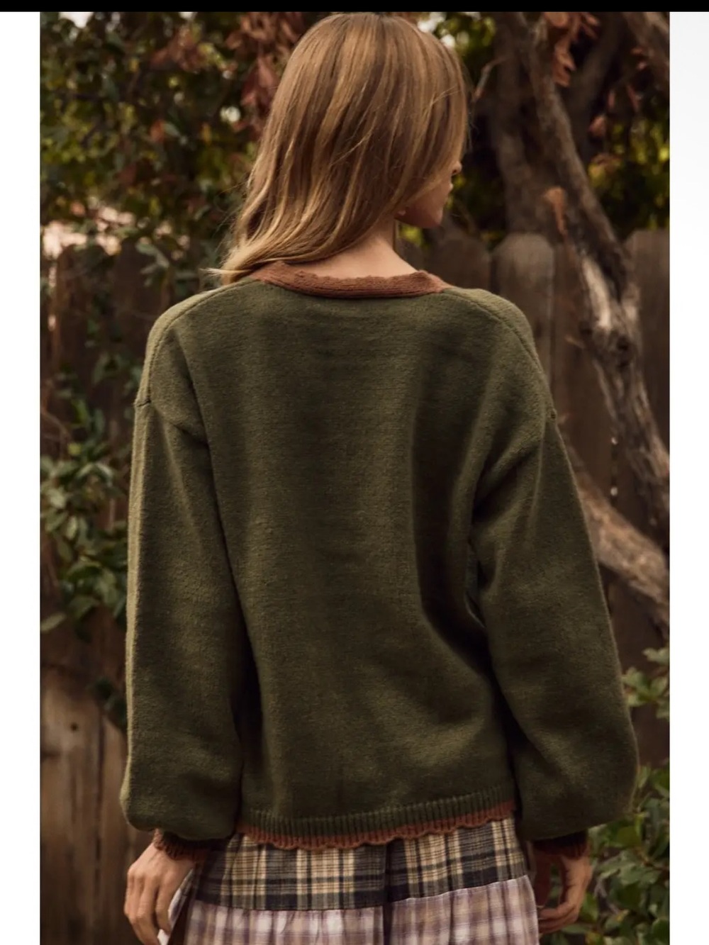 738. Oddi embroidered soft knit cardigan in forest green - Picture 4 of 4